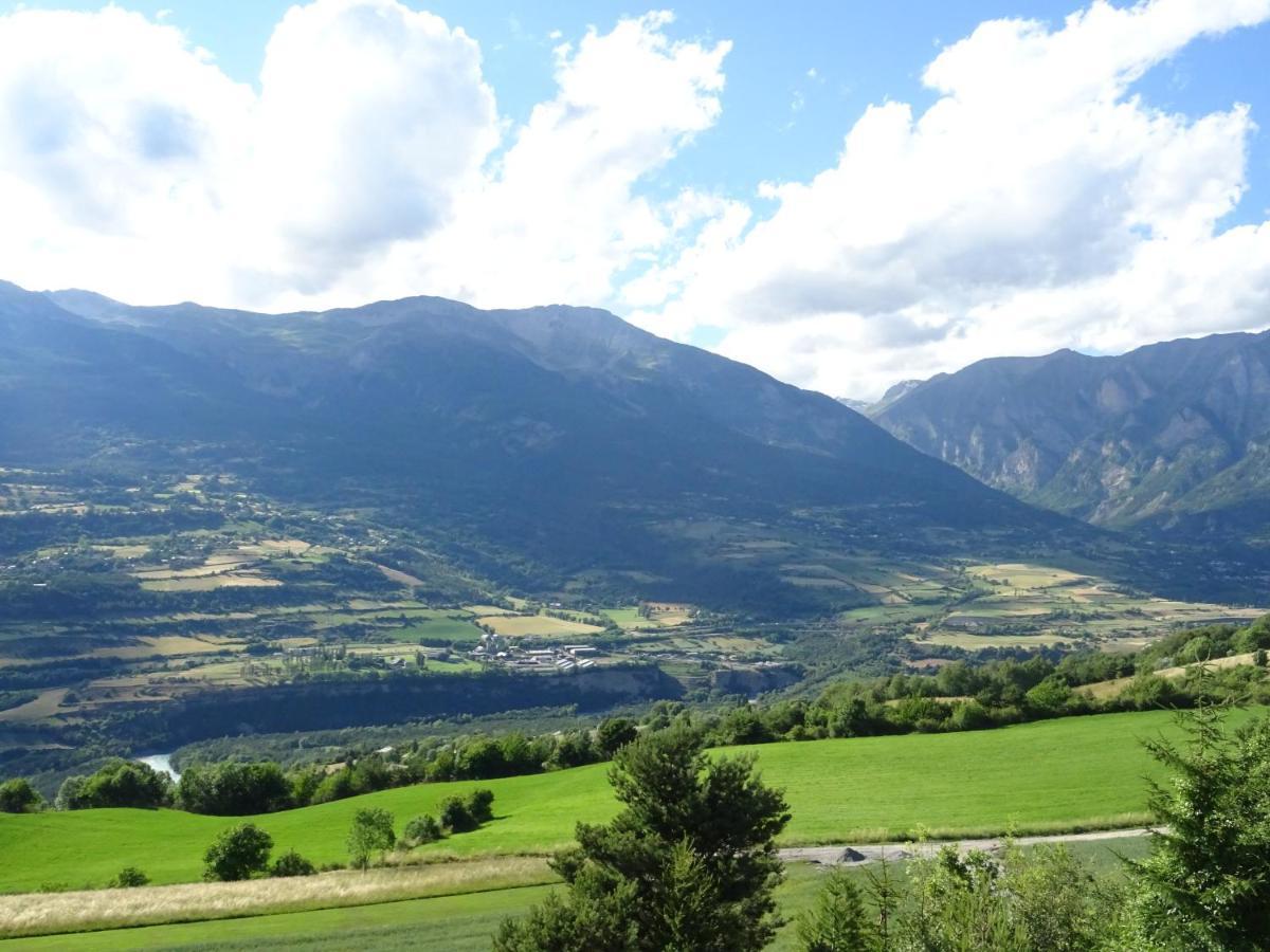 Le Massif Des Ecrins Crots Bagian luar foto